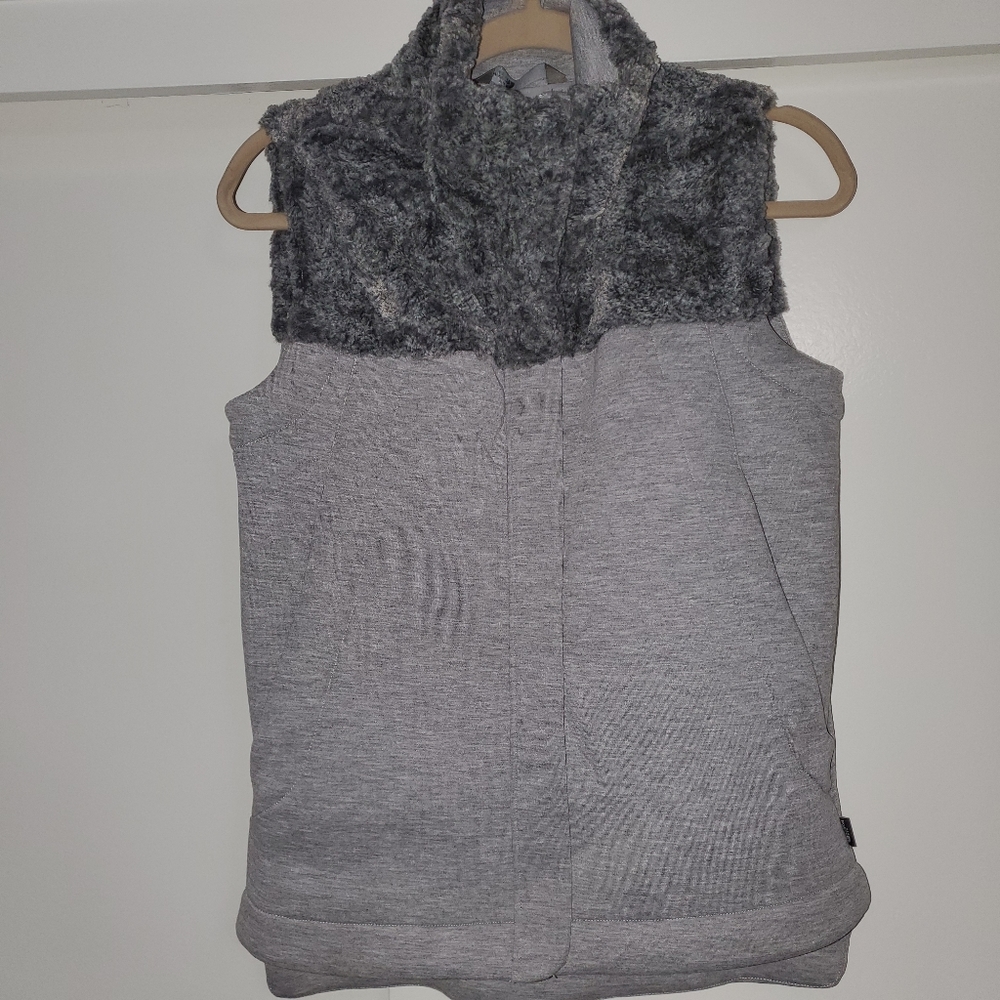 The North Face Women’s Hybrination vest